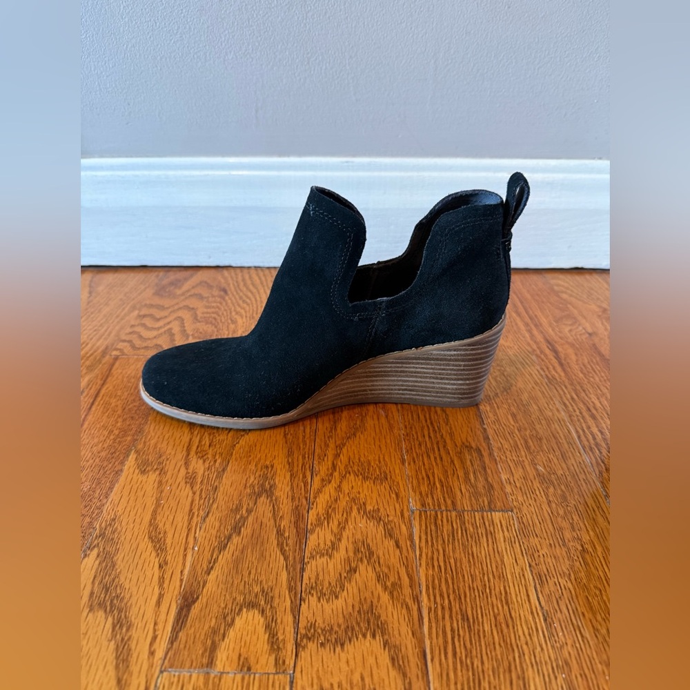 Tom’s Women’s Kallie Black Suede Ankle Booties - Picture 5 of 11